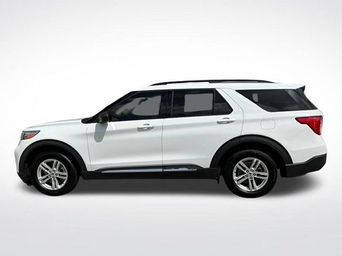 Used 2023 Ford Explorer XLT w/ Equipment Group 202A RWD image 3