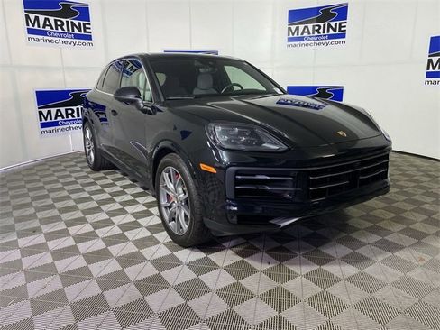 Used 2024 Porsche Cayenne S image 1