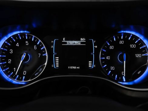 Used 2017 Chrysler Pacifica Touring-L FWD image 24