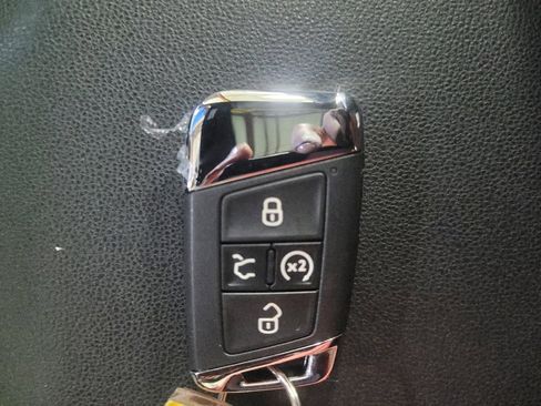 Used 2020 Volkswagen Jetta R-Line w/ R-Line Cold Weather Package FWD image 32
