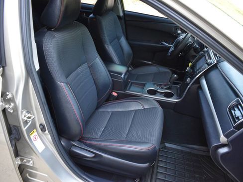 Used 2015 Toyota Camry SE FWD image 19