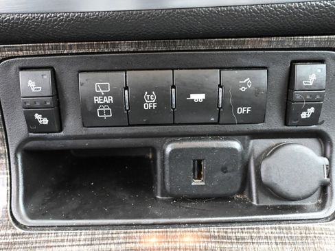 Used 2017 GMC Acadia Limited SLT image 17