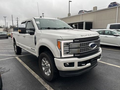 Used 2019 Ford F250 Platinum w/ Platinum Ultimate Package image 3