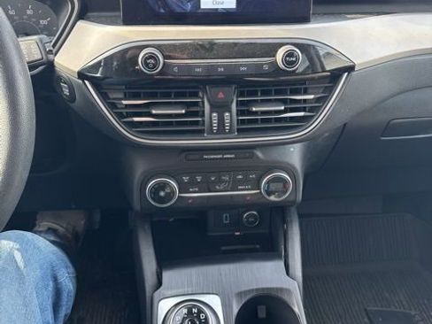 Used 2020 Ford Escape SE image 8