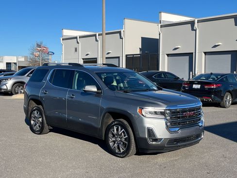 Used 2023 GMC Acadia SLT image 11