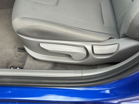 Certified 2025 Hyundai Elantra SE FWD image 13