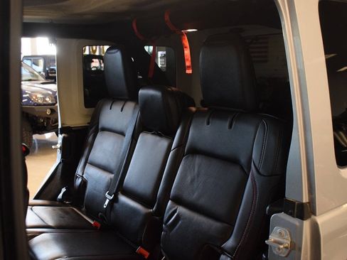 Used 2020 Jeep Wrangler Unlimited Rubicon AWD/4WD image 32