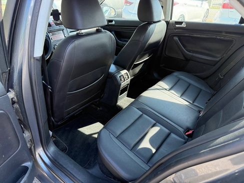 Used 2010 Volkswagen Jetta SE FWD image 13
