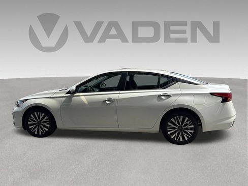 Used 2023 Nissan Altima 2.5 SV FWD image 16