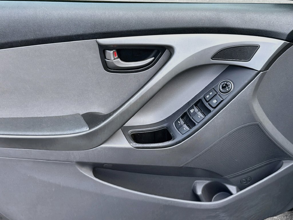 Used 2014 Hyundai Elantra SE FWD image 23