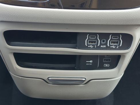 Used 2022 Chrysler Pacifica Touring-L image 21