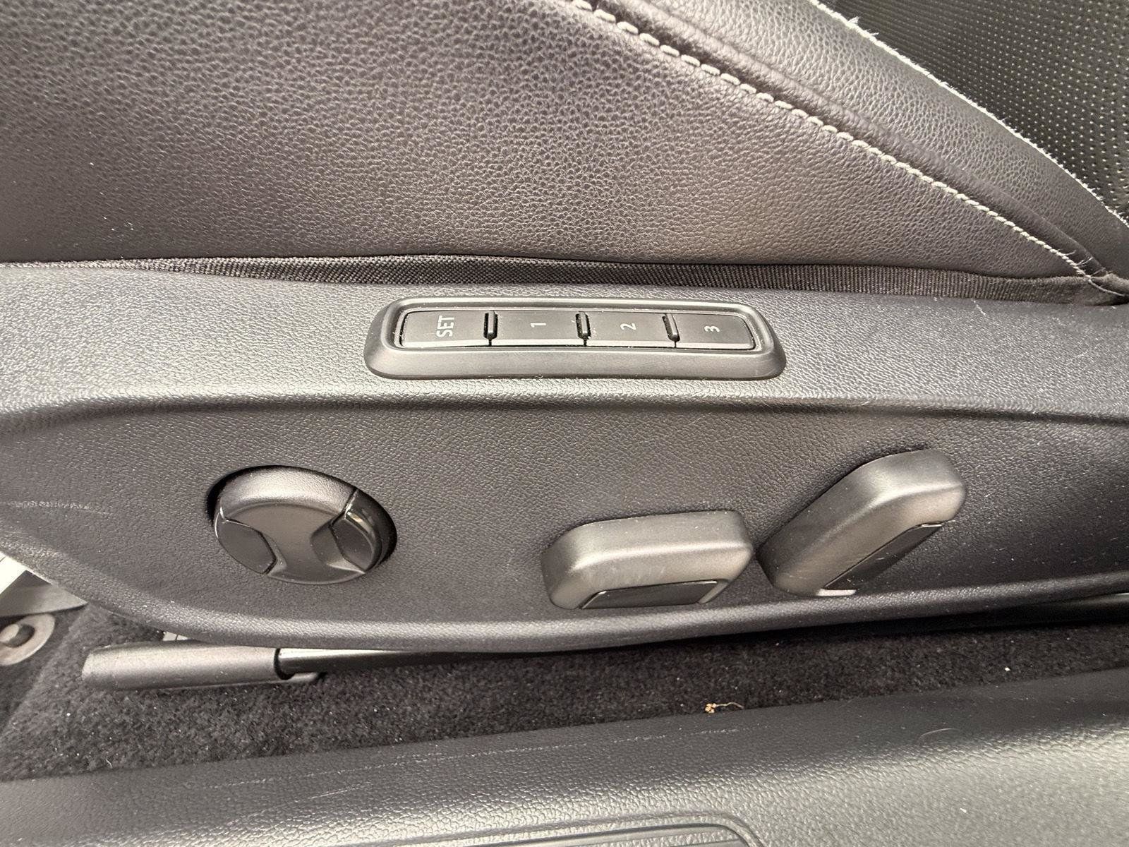 Used 2019 Volkswagen Jetta SEL Premium FWD image 16