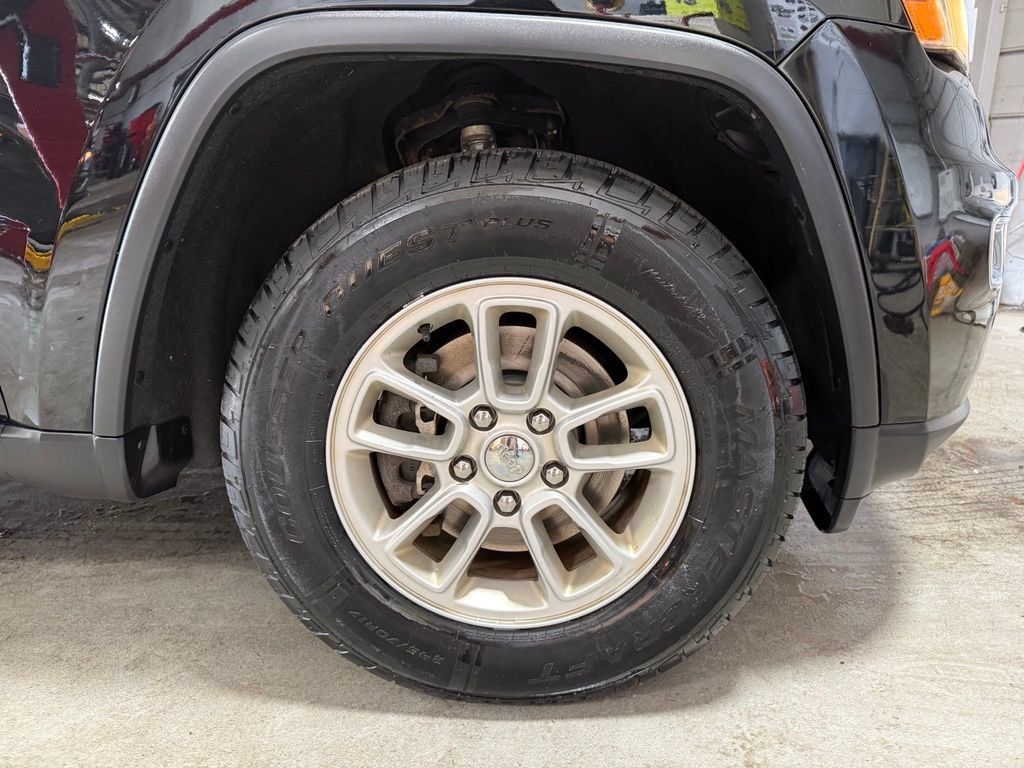 Certified 2020 Jeep Grand Cherokee Laredo AWD/4WD image 38