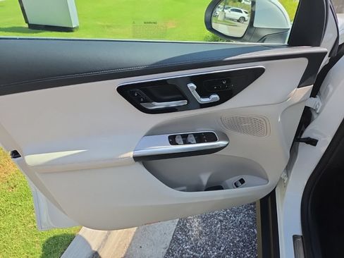 Used 2025 Mercedes-Benz GLC 300 image 15