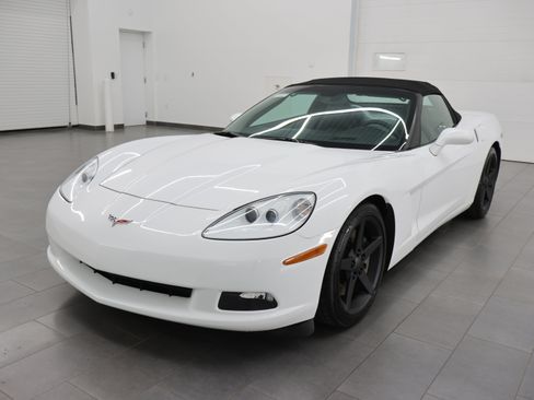 Used 2005 Chevrolet Corvette Convertible w/ Preferred Equipment Group RWD image 6