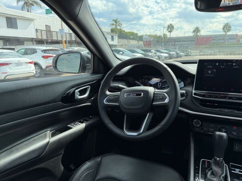 Used 2025 Jeep Compass Trailhawk image 33