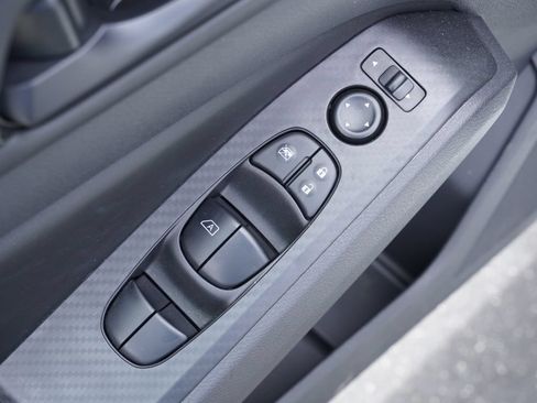 Used 2025 Nissan Altima 2.5 S FWD image 9