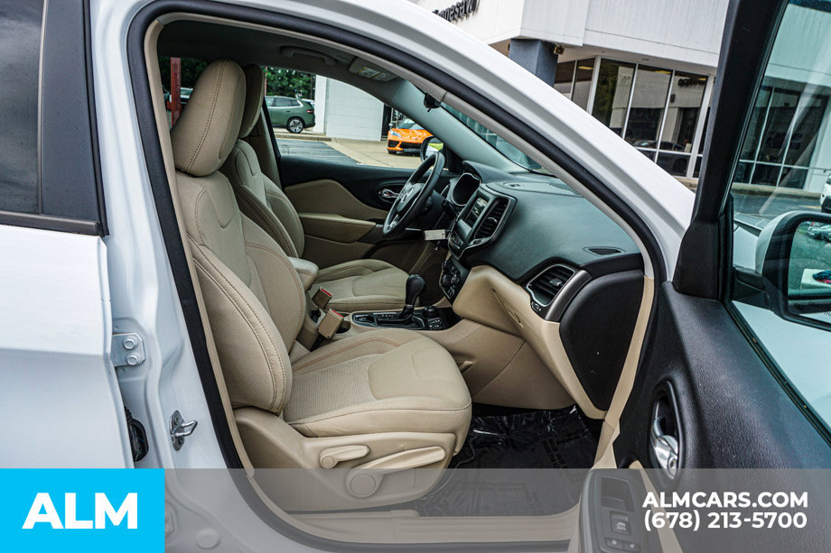 Used 2021 Jeep Cherokee Latitude AWD/4WD image 22
