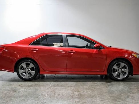 Used 2012 Toyota Camry SE image 10