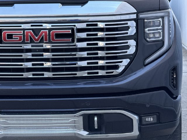 Used 2024 GMC Sierra 1500 Denali w/ Technology Package AWD/4WD image 8