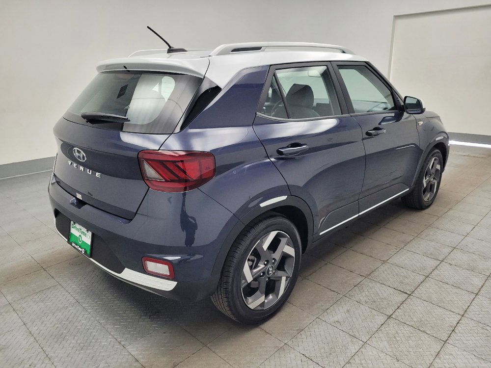 Used 2025 Hyundai Venue Limited FWD image 9