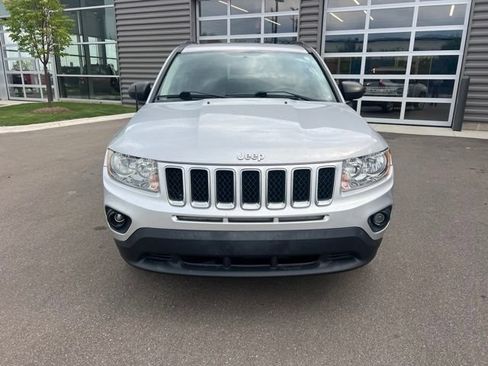 Used 2011 Jeep Compass Latitude AWD/4WD image 2