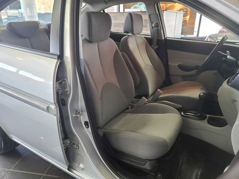 Used 2009 Hyundai Accent GLS image 14