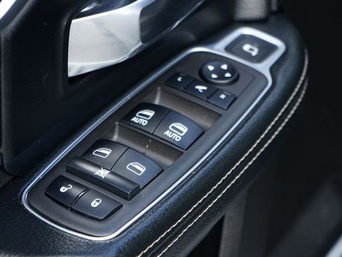 Used 2022 RAM 2500 Laramie w/ Night Edition image 17