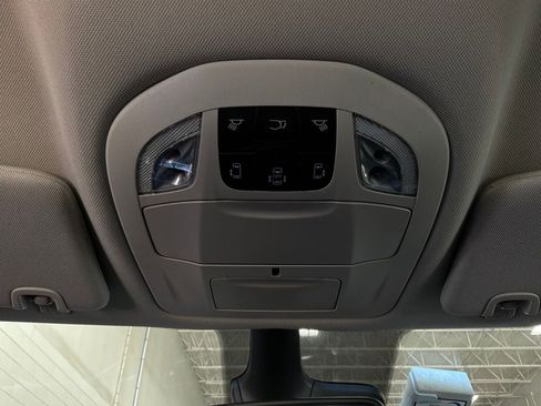 Used 2024 Chrysler Voyager LX FWD image 18