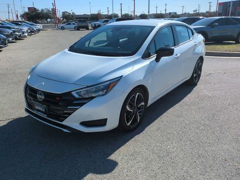 Used 2024 Nissan Versa SR image 4