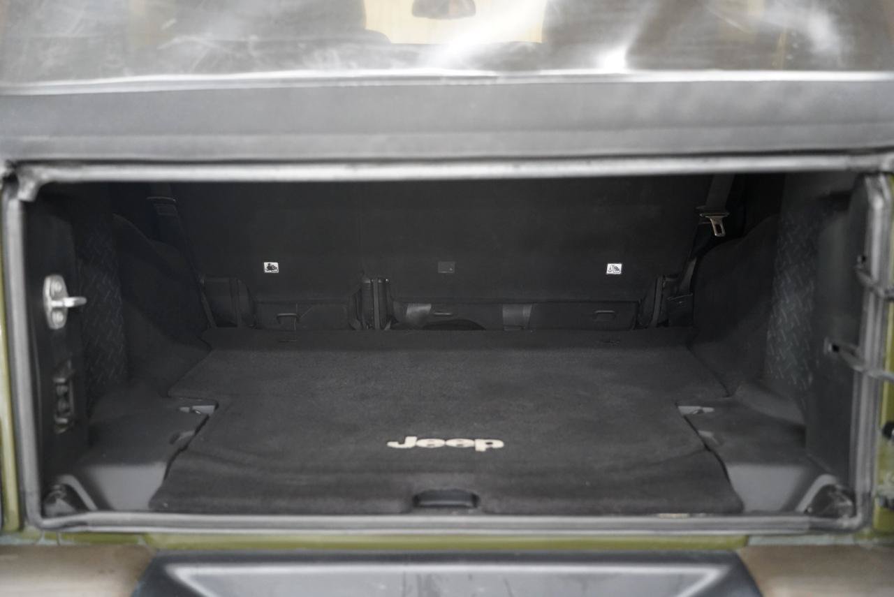 Used 2016 Jeep Wrangler Unlimited Sahara AWD/4WD image 32