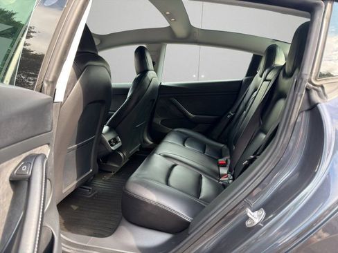 Used 2021 Tesla Model 3 Performance image 10