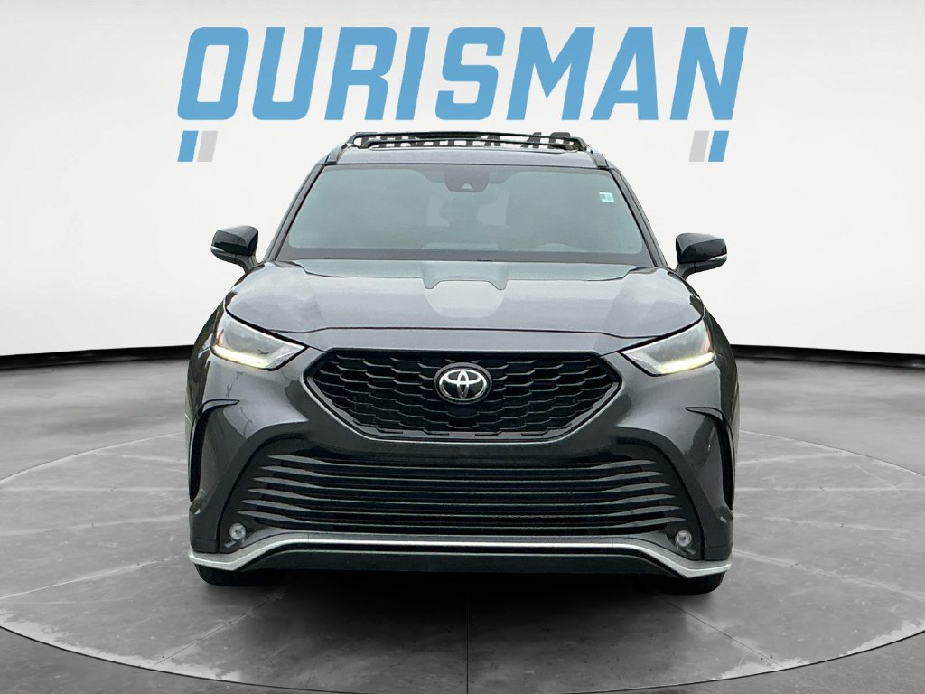 Used 2022 Toyota Highlander XSE AWD/4WD image 2