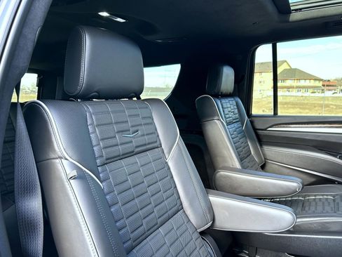 Certified 2025 Cadillac Escalade ESV Premium Luxury Platinum image 21