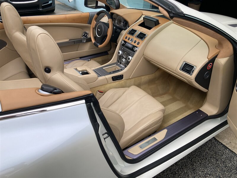 Used 2011 Aston Martin DB9 Volante RWD image 17