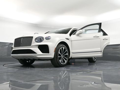 Certified 2023 Bentley Bentayga Plug-In Hybrid AWD/4WD image 40