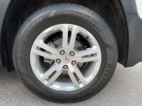 Used 2022 GMC Terrain SLE w/ Driver Convenience Package FWD image 14