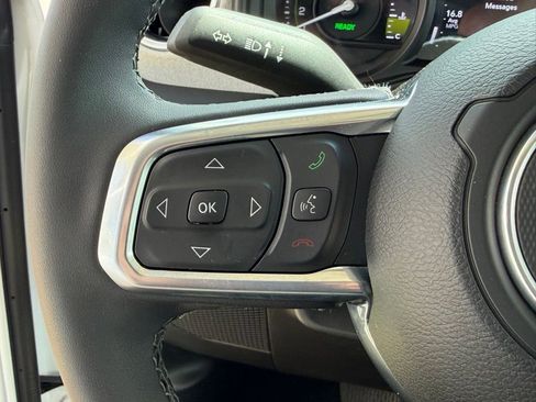 Used 2025 Jeep Wrangler Unlimited Sahara image 22