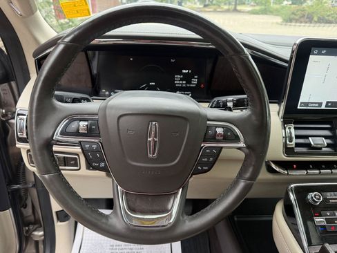 Used 2020 Lincoln Navigator L Reserve w/ Luxury Package AWD/4WD image 11