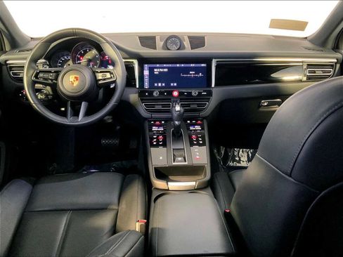 Certified 2024 Porsche Macan image 14