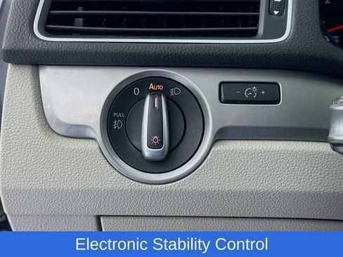 Used 2015 Volkswagen Passat 1.8T Limited Edition image 12