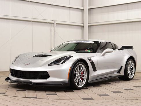 Used 2015 Chevrolet Corvette Z06 w/ 3LZ Preferred Equipment Group image 6