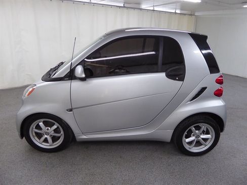Used 2011 smart fortwo pure image 4