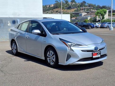 Used 2018 Toyota Prius Two image 3