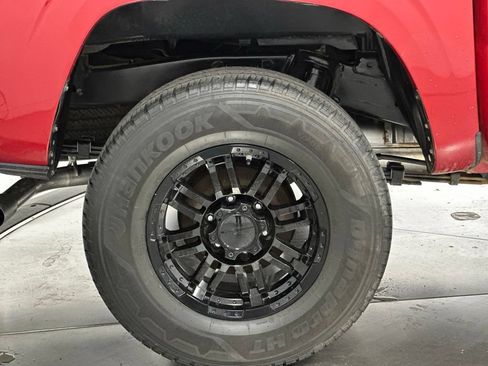 Used 2019 Toyota Tacoma SR5 RWD image 23