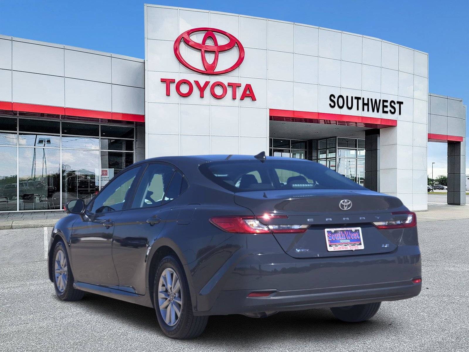 Used 2025 Toyota Camry LE FWD image 4