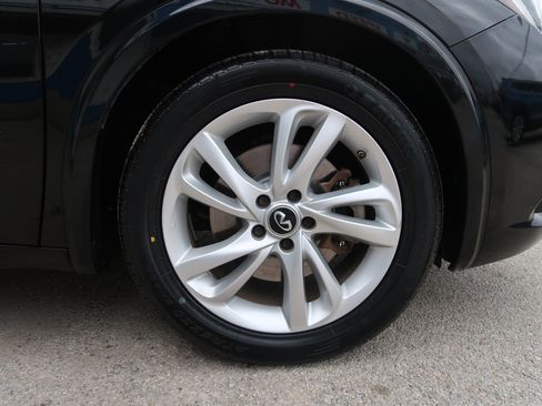 Used 2017 INFINITI QX30 image 37