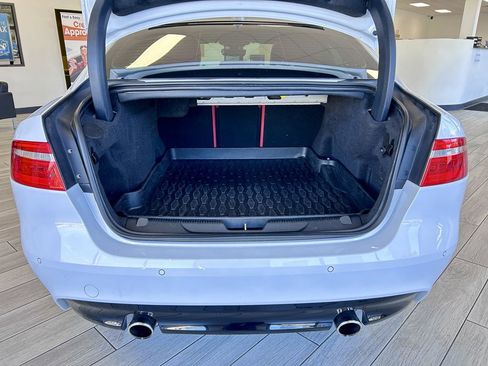 Used 2019 Jaguar XE S image 9