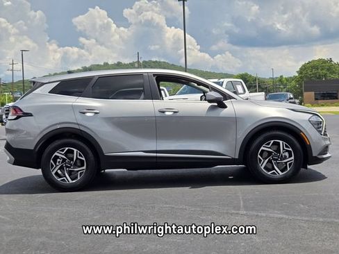 Used 2024 Kia Sportage LX FWD image 2