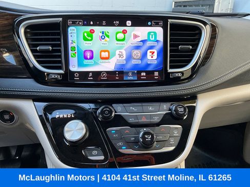 Used 2023 Chrysler Pacifica Limited AWD/4WD image 5